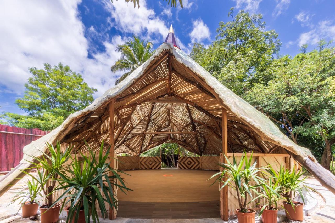 Latica Lodge Playa Negra Eksteriør bilde